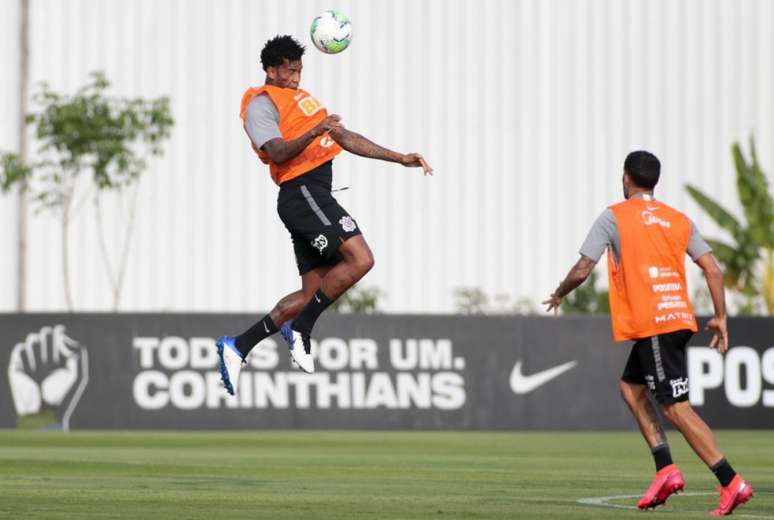 Corinthians treinou bolas paradas antes do jogo desta quarta (Foto: Rodrigo Coca/Agência Corinthians)