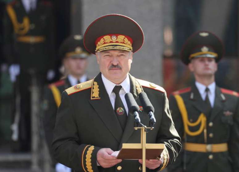 Lukashenko, seu filho Viktor e outras 6 pessoas foram alvos das sanções do Reino Unido e do Canadá