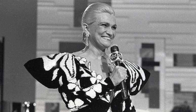 Hebe na estreia no SBT, em 4 de abril de 1986: vestido icônico e sorriso inconfundível da mais carismática apresentadora de TV de todos os tempos 