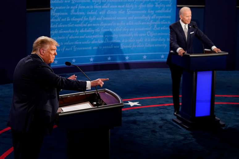 Donald Trump e Joe Biden durante debate em Cleveland
29/09/2020 Morry Gash/Pool via REUTERS