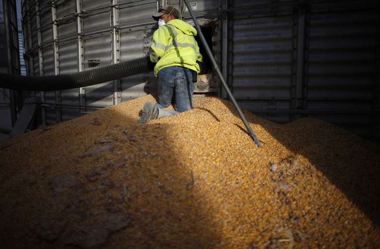 Silo para armazenamento de milho em Minooka, Illinois (EUA) 
24/09/2014
REUTERS/Jim Young