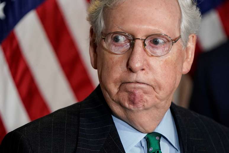  McConnell, durante encontro com senadores republicanos no Congresso em Washington
30/9/2020   REUTERS/Joshua Roberts