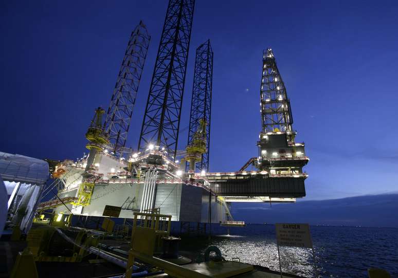 Plataforma de petróleo da Seadrill, empresa envolvida nas investigações da Lava Jato 
21/04/2006
REUTERS/Luis Enrique Ascui