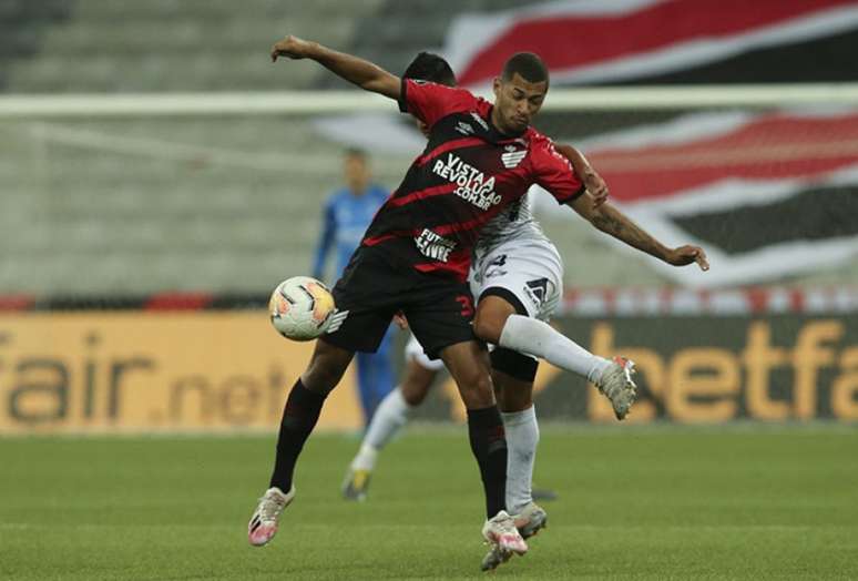 Athletico empatou sem gols, mas garantiu classificação às oitavas de final (Foto: AFP)