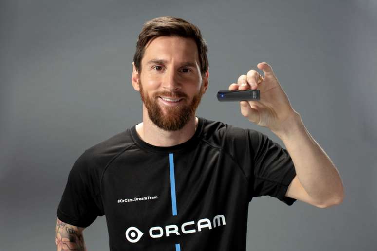 Messi é um dos craques do Barcelona e eleito diversas vezes como melhor do mundo no futebol (Divulgação/ OrCam Technologies)