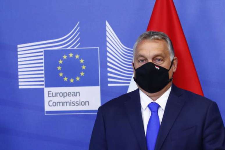 Perfil do executivo húngaro foi restabelecido pouco tempo depois