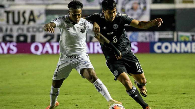 Santos e Olimpia empataram sem gols pela terceira rodada da Libertadores, na Vila Belmiro (Foto: AFP)