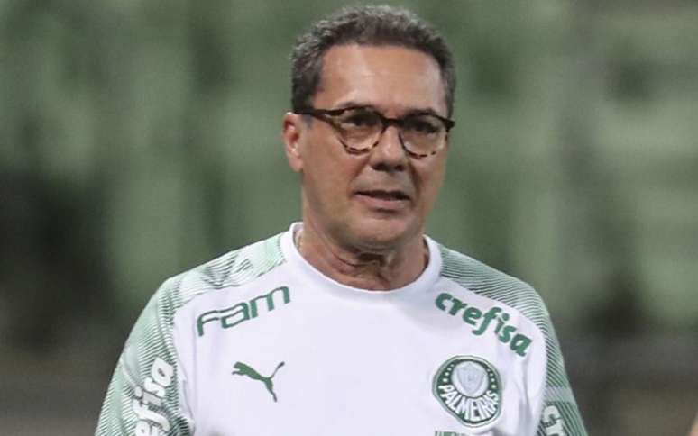 Vanderlei Luxemburgo fez mudanças e time correspondeu com goleada (Foto: AFP)