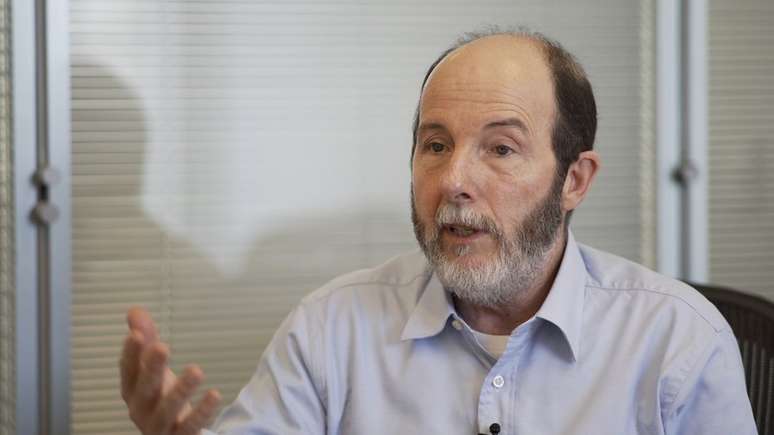 '&Eacute; um candidato com uma mensagem de renova&ccedil;&atilde;o', disse Fraga sobre Teixeira