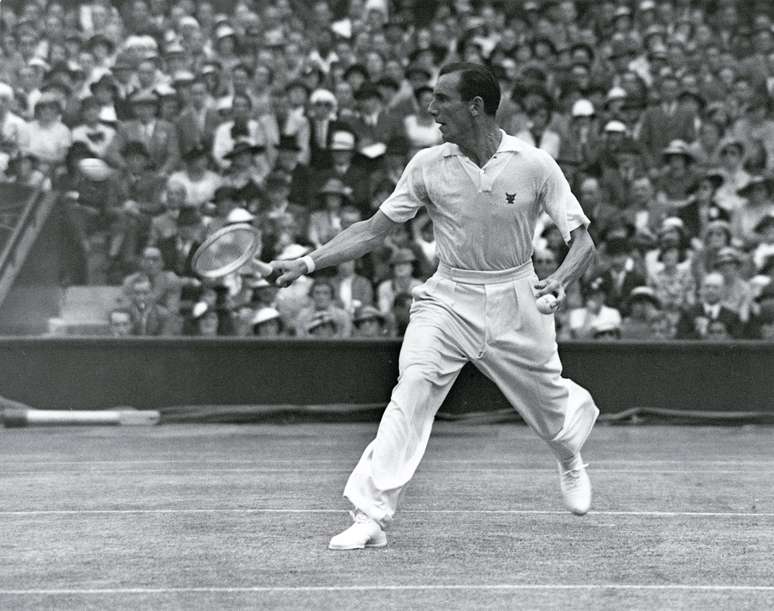 Fred Perry venceu os torneios mais importantes do tênis - incluindo três troféus máximos em Wimbledon, onde uma estátua foi inaugurada em sua homenagem em 1984