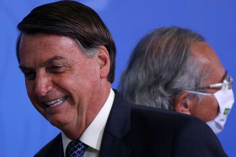 Bolsonaro e Guedes em cerimônia no Palácio do Planalto
19/08/2020
REUTERS/Adriano Machado