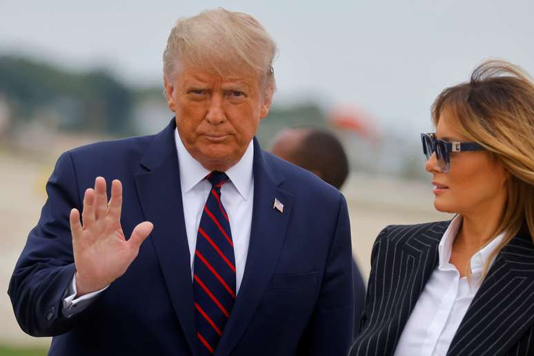 Presidente dos EUA, Donald Trump, ao lado da primeira-dama norte-americana, Melania, em Cleveland
29/09/2020 REUTERS/Carlos Barria