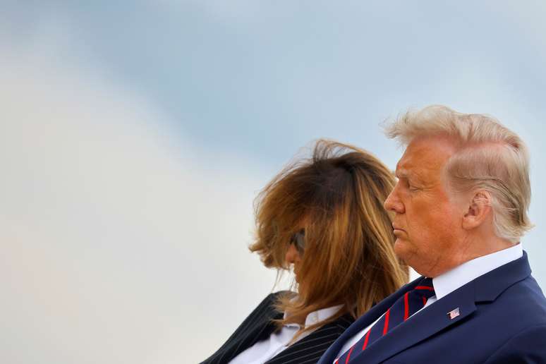 Presidente dos EUA, Donald Trump, ao lado da primeira-dama norte-americana, Melania, em Cleveland
29/09/2020 REUTERS/Carlos Barria  