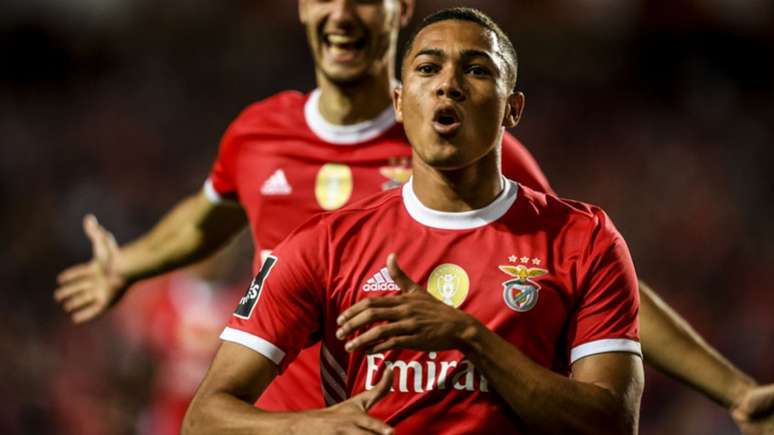 Carlos Vinícius foi artilheiro da última edição do Campeonato Português com 18 gols, mas perdeu espaço com a chegada de Jorge Jesus (AFP)