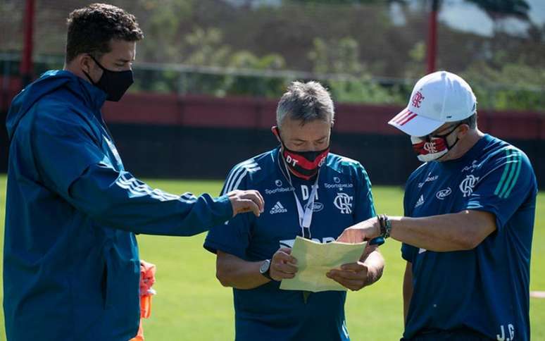 Dome de volta, após Jordi Guerrero (à direita) comandar dois jogos pelo Flamengo (Foto: Alexandre Vidal / CRF)