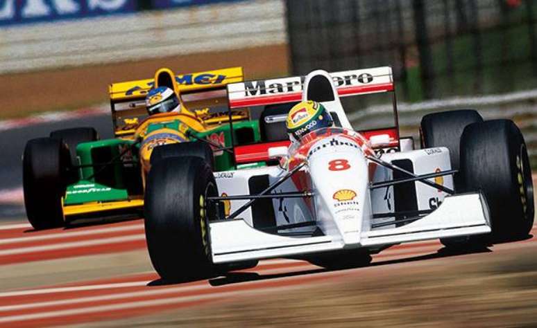 Ayrton Senna (McLaren) e Michael Schumacher (Benetton) numa disputa na temporada de 1993.
