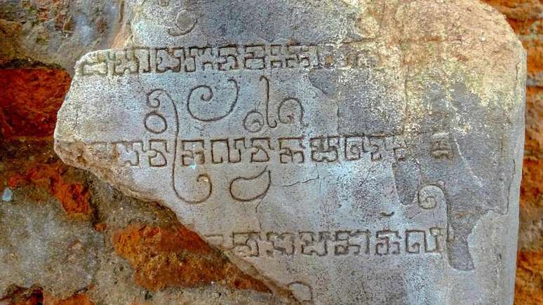 Ao contr&aacute;rio da l&iacute;ngua falada, os sistemas de escrita, como o cham, precisaram ser criados e aprendidos ativamente