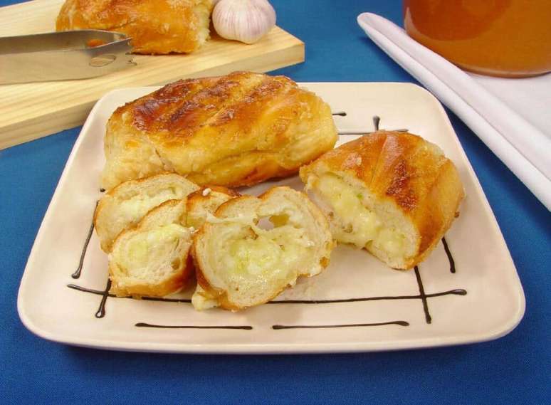 Guia da Cozinha - Receitas de p&atilde;o de alho para voc&ecirc; arrasar no churrasco