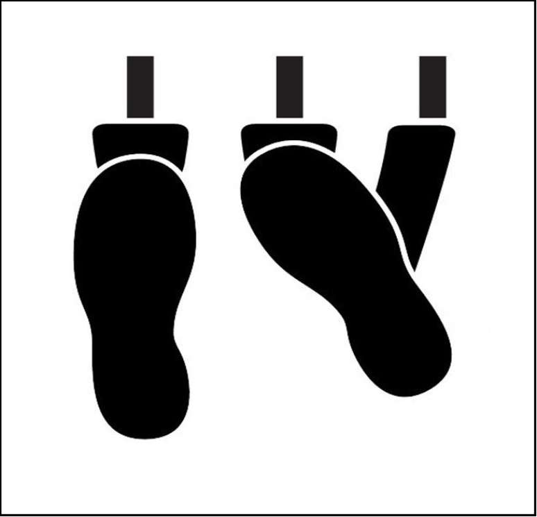 Com uma marcha lenta inst&aacute;vel e muitas vezes inexistente, eu n&atilde;o podia soltar o acelerador nem em uma breve parada no sem&aacute;foro, sob o risco de o motor apagar. Como, ent&atilde;o, com o p&eacute; esquerdo na embreagem e o direito no freio, eu poderia fazer isso? Punta-taco.