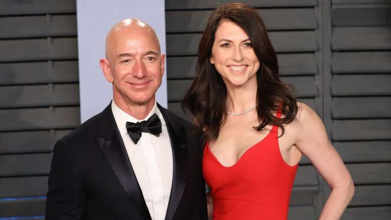 Mackenzie Scott tornou-se bilionária após se divorciar do fundador da Amazon, Jeff Bezos