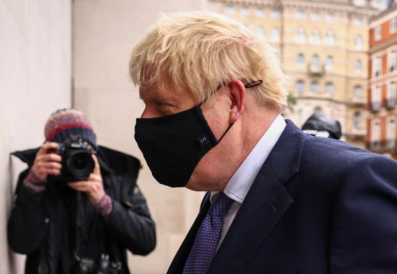 Primeiro-ministro britânico, Boris Johnson, chega à sede da BBC em Londres
04/10/2020
REUTERS/Henry Nicholls