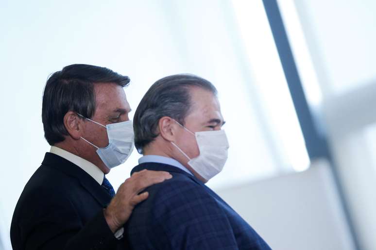 Bolsonaro e Toffoli caminham juntos no Pal&aacute;cio do Planalto
01/09/2020
REUTERS/Adriano Machado