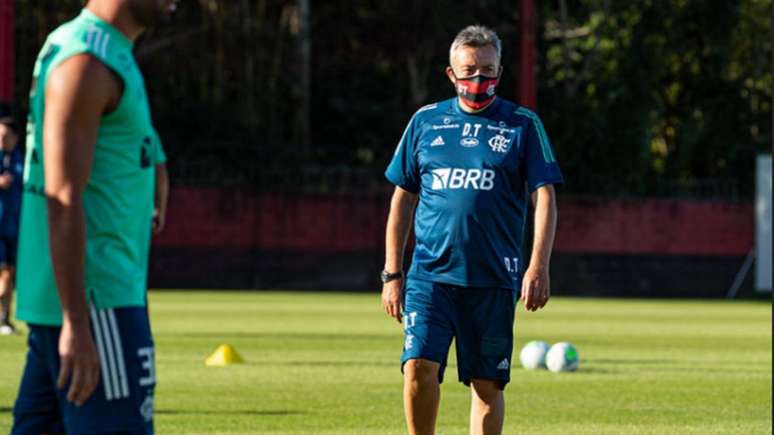 O técnico Domènec Torrent durante atividade no Ninho do Urubu (Foto: Alexandre Vidal / Flamengo)
