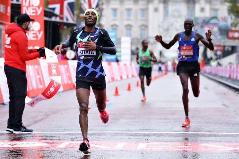 O etíope Shura Kitata vence a Maratona de Londres. (Divulgação)