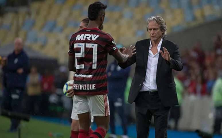 Bruno Henrique cumprimenta Jorge Jesus: atacante brilhou com o Mister no Fla (Foto: Alexandre Vidal / Flamengo)