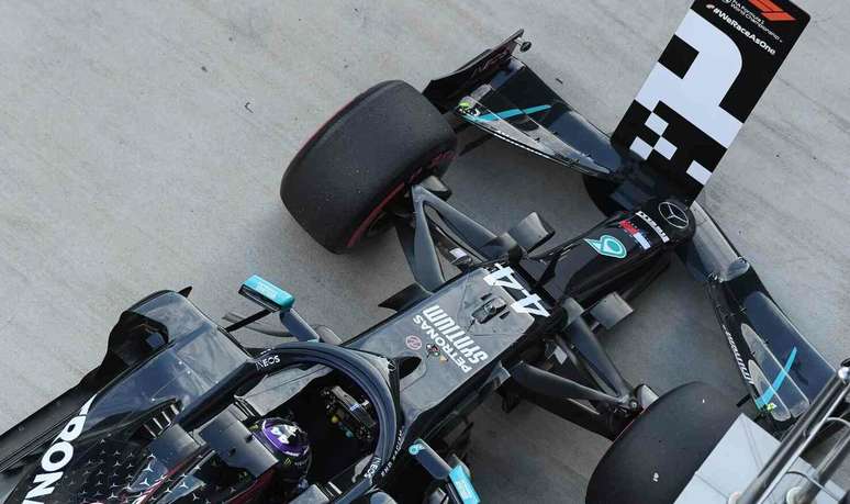 Lewis Hamilton conseguiu a 96ª pole position na Fórmula 1 