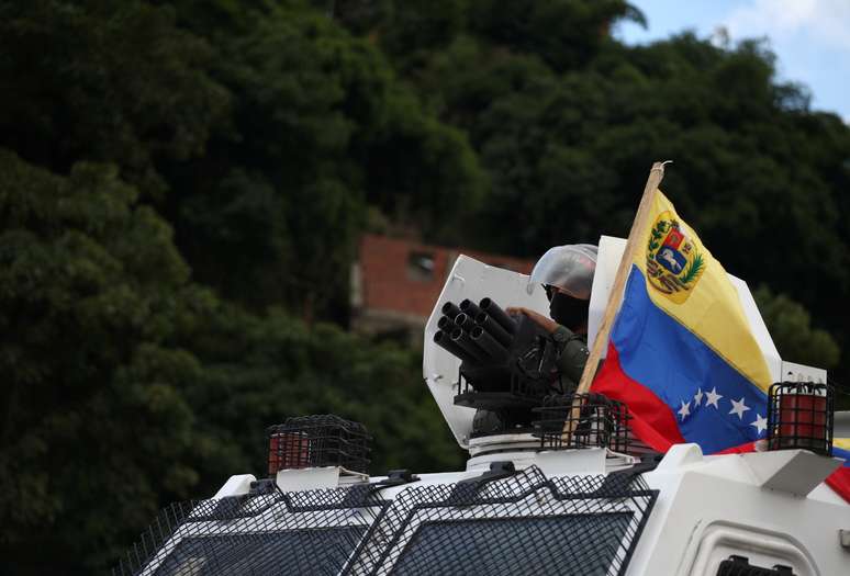 Membro da guarda nacional bolivariana durante exerc&iacute;cio militar em Caracas
24/09/2020
REUTERS/Fausto Torrealba
