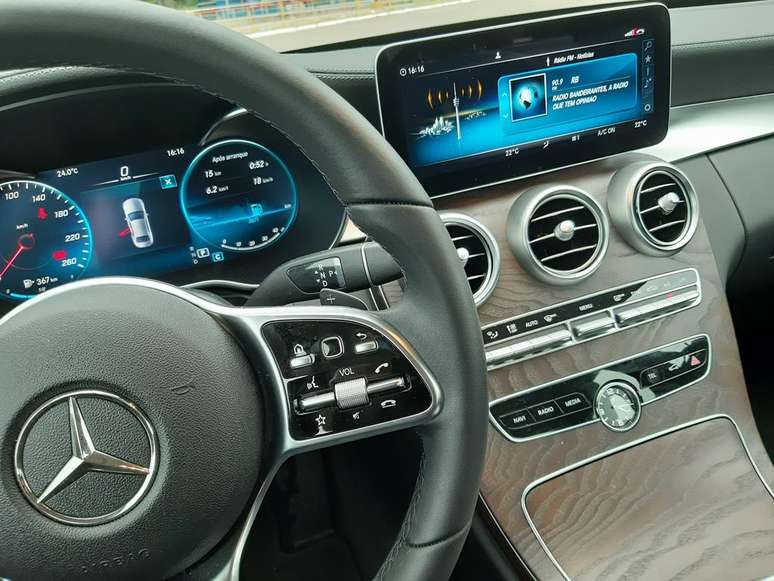 C 180 Exclusive ganhou o painel digital que tinha estreado somente no C 200 EQ Boost e no C 300.