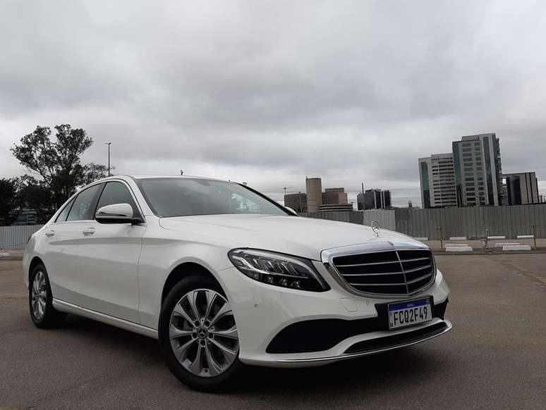 Mercedes C 180 &eacute; um carro que mant&eacute;m a dignidade mec&acirc;nica num tempo que valoriza s&oacute; a apar&ecirc;ncia.