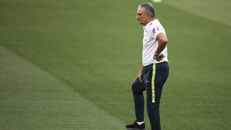 O técnico Tite fará o primeiro treino com a equipe completa hoje (6), às 15h30 (Foto: Pedro Martins/MoWA Press)