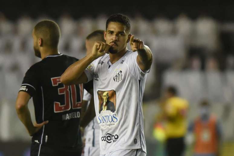 Lucas Veríssimo está com 25 anos (Foto: Ivan Storti/Santos)