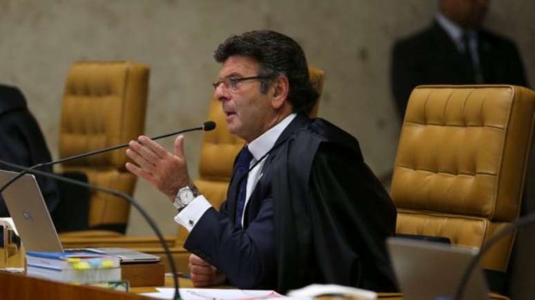 Ministro Luiz Fux pode redistribuir processos de Celso de Mello quando este se aposentar