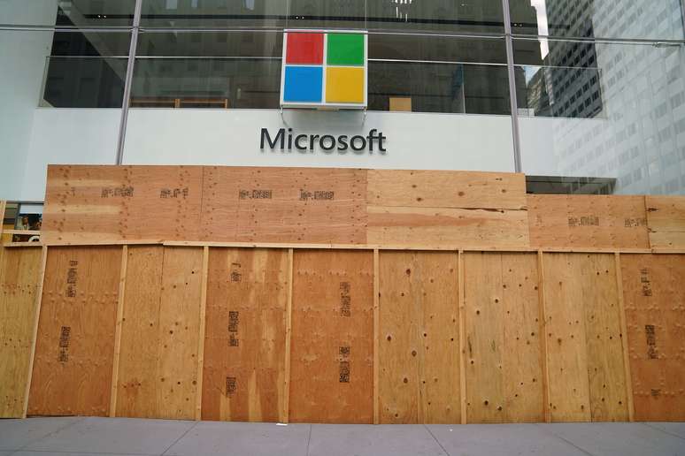 Vista externa de loja da Microsoft. 26/6/2020. REUTERS/Carlo Allegri