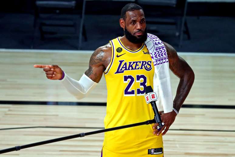 LeBron James foi poupado do amistoso do Lakers com o La Clippers nessa sexta (11), no início da pré-temporada da NBA