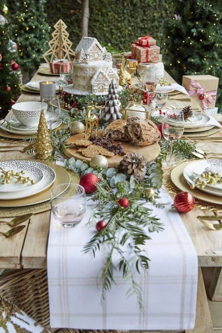 1. Decoração de mesa de natal completa para o feriado – Por: Decorated Life