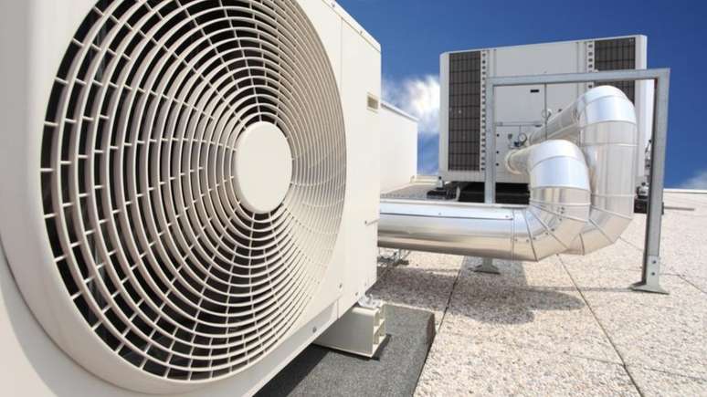 O ar-condicionado convencional libera gases de efeito estufa na atmosfera, contribuindo para o aquecimento global