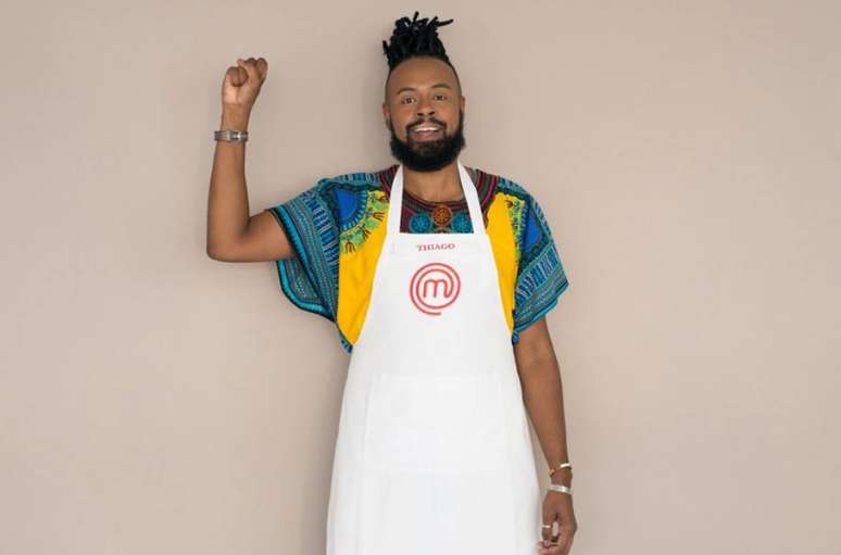 Aos 35 anos, Thiago cresceu no restaurante de sua m&atilde;e e sempre gostou de gastronomia. Fez carreira na publicidade, mas quer mudar de &aacute;rea. Ativista, gosta de debater sobre temas ligados ao racismo. &nbsp;