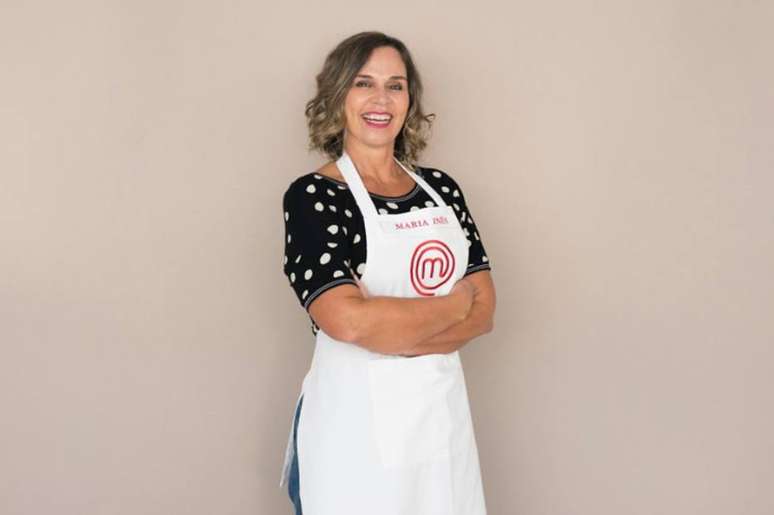 Aos 54 anos de idade, Maria In&ecirc;s &eacute; dentista e cozinha desde os oito anos de idade. Foi a culin&aacute;ria que a aproximou de seu filho mais novo, Felipe, que tamb&eacute;m participa do 13&ordm; epis&oacute;dio. &nbsp;