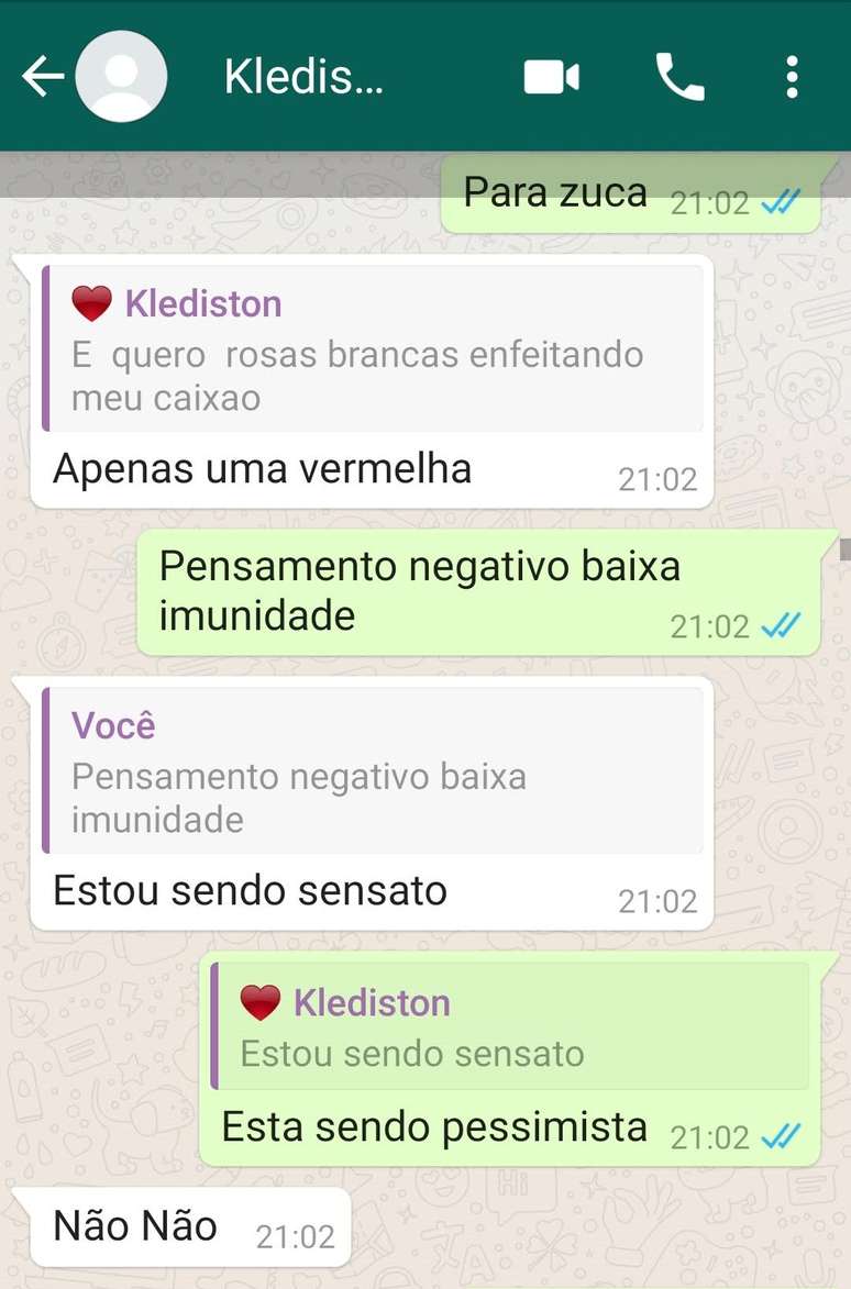 Em mensagens (nos balões brancos), pouco antes de ser intubado, técnico de enfermagem contou à mãe como queria que fosse o seu velório