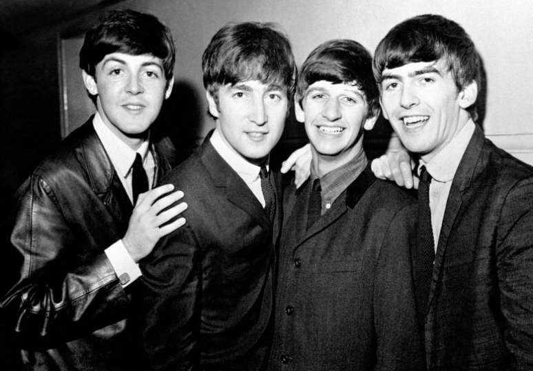 Brasileiro conta que Lennon teria sugerido que queria tocar com os Beatles de novo