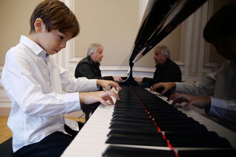 Aos 10 anos, menino paraense aprende a tocar piano sozinho; veja, Belém