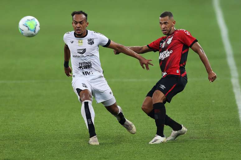  Em jogo morno, Athletico-PR e Ceará empatam pelo Brasileirão