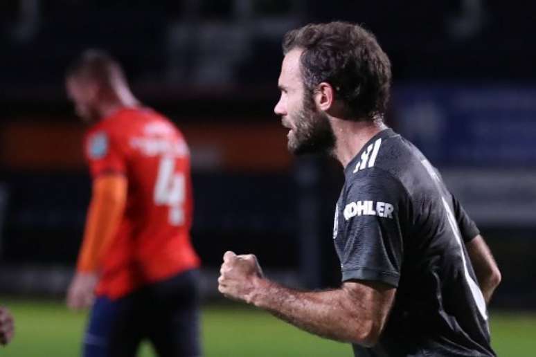 Juan Mata pode deixar o Manchester United (Foto: Catherine Ivill / AFP)