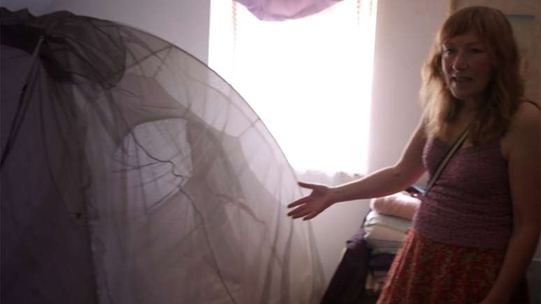 A gaiola de Faraday isola Velma do campo eletromagn&eacute;tico