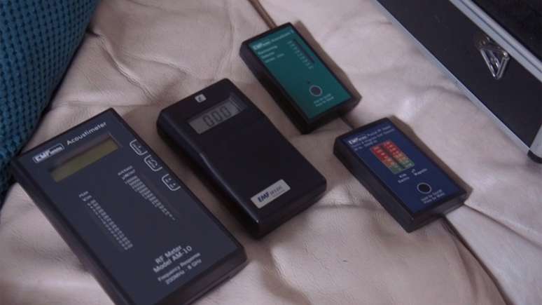 Dean ficou obcecado por medidores de campo eletromagn&eacute;tico