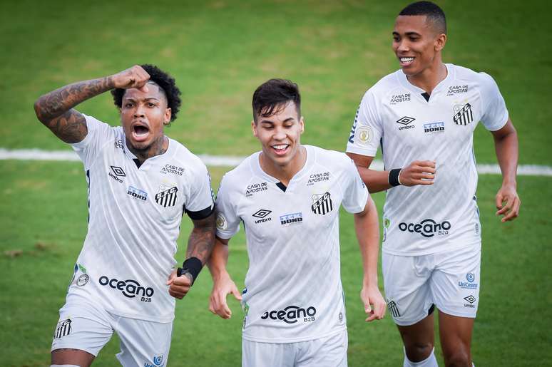 Marinho comemora gol durante partida entre Santos e Gremio, valida pela 15ª rodada do Campeonato Brasileiro 2020, realizada na Vila Belmiro